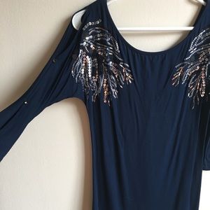 Navy blue and seek with three-quarter length shirt